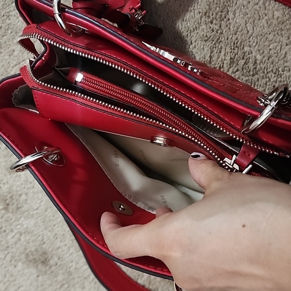 Guess shoulder bag. - Picture 5 of 8